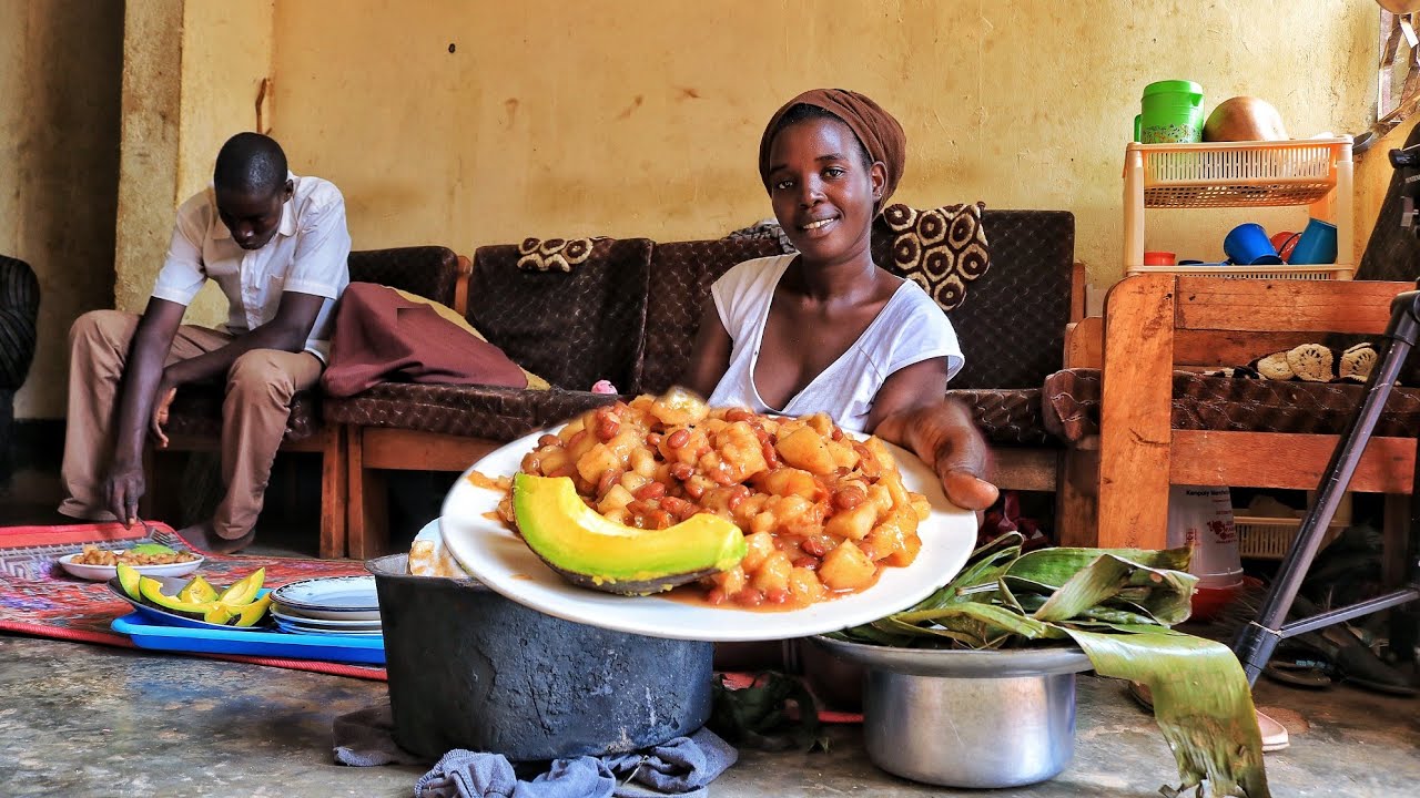 African village Life (Uganda) Cooking Lunch in my Village YouTube