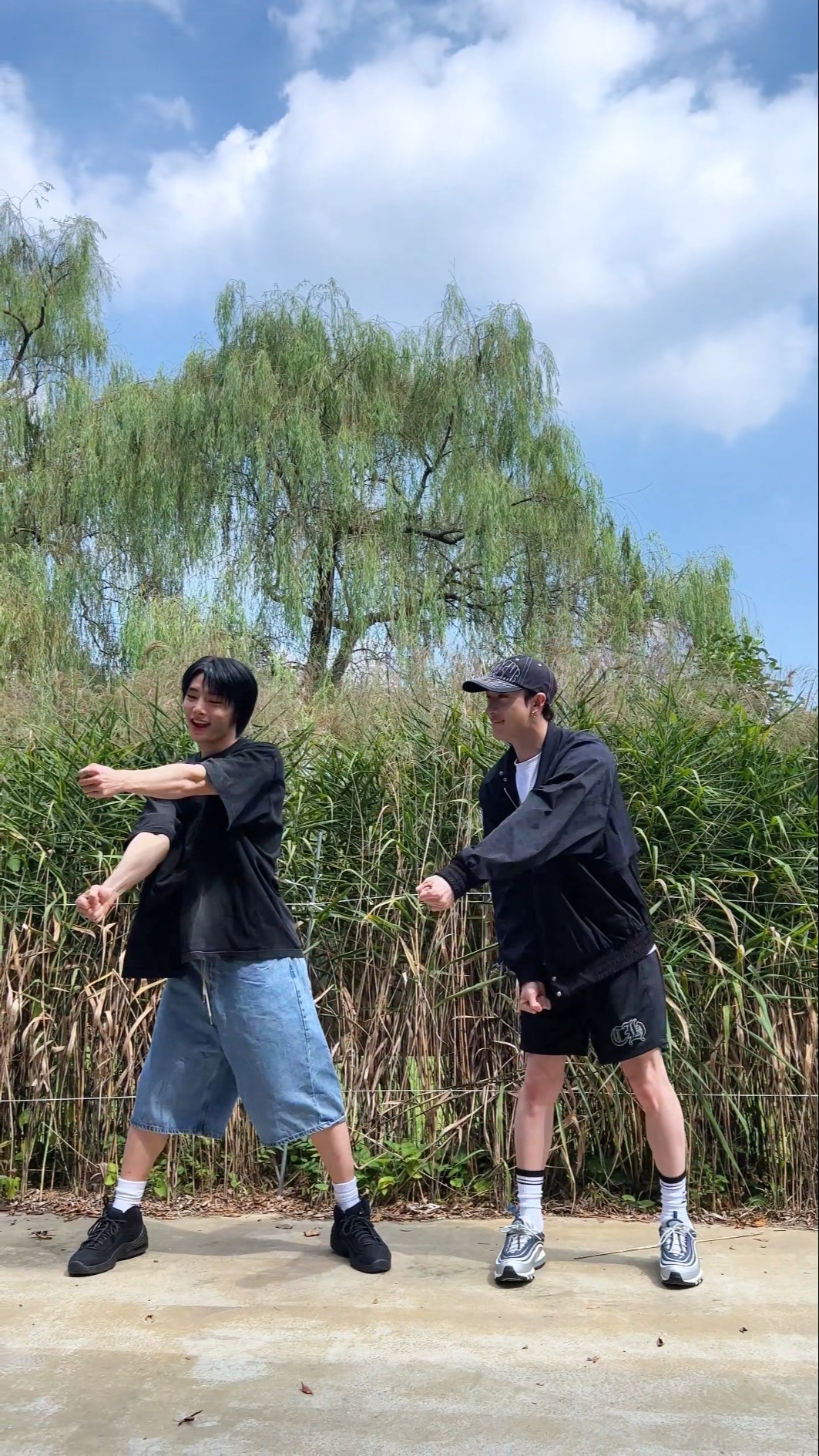? \u0026 ? chase each other? #StrayKids #스트레이키즈 #방찬 #BangChan #아이엔 #I_N #ATE #ILikeIt