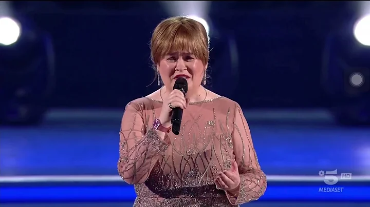 Susan Boyle_performs When a Child is Born_at the V...