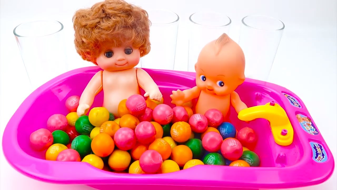 Pretend Play Baby Doll LOL Surprise, Bath with Colors Balloons YouTube