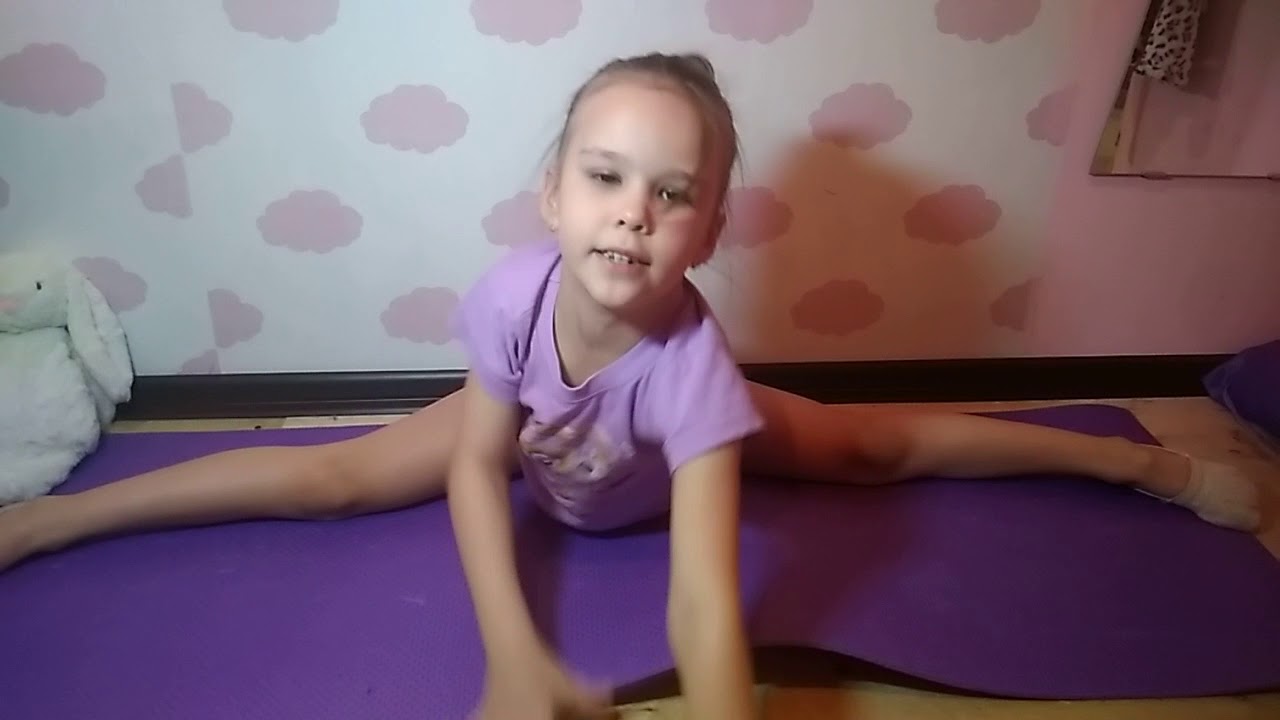 Как сесть на шпагат. Растяжка - YouTube