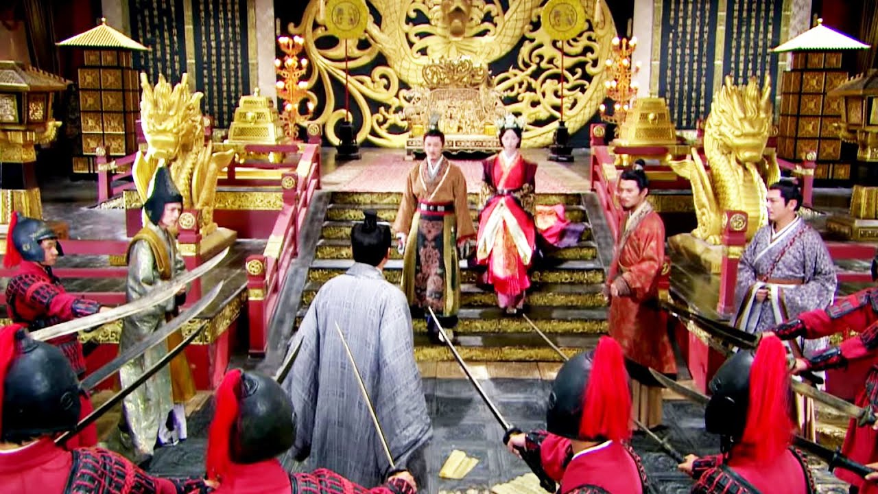 所有人都以為皇后死了，哪料皇后一身紅衣霸氣出場，原來一切是皇上設的局！