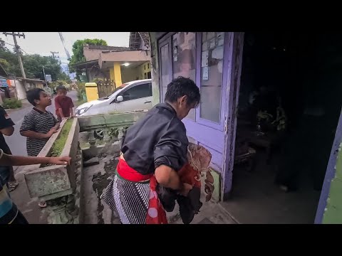 Kesurupan Barongan Tua Minta Pulang Ke Rumah Pemilik Jaranan Mitoro Putro Kaliombo Kediri