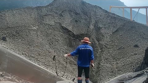 Barge unloads more than 2000 tons of small iron ore - Vlog of work on the barge