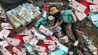 Wow...!! i Found a lot of dollar$$$$$$ And a lot of Apple iPhone New Series in the Landfill