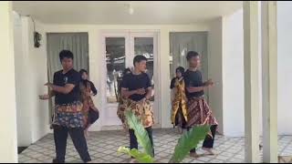 praktek "tari gegala jawa timur" X.4 kelompok 5 SMAN 1 MEGAMENDUNG