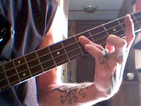how-to-play-paranoid-on-bass