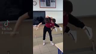 Liseli Kız Sınıfta Muhteşem Hareketleri