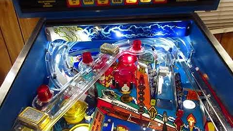 Williams System 11B CPU/MPU in action in a WHIRLWIND pinball machine (Part 1)