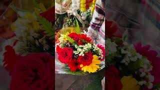 Flower Bunch Gift For Your Special One. Foolon Ka Guldasta Aap Ke Kisi Khas Ke Liye.