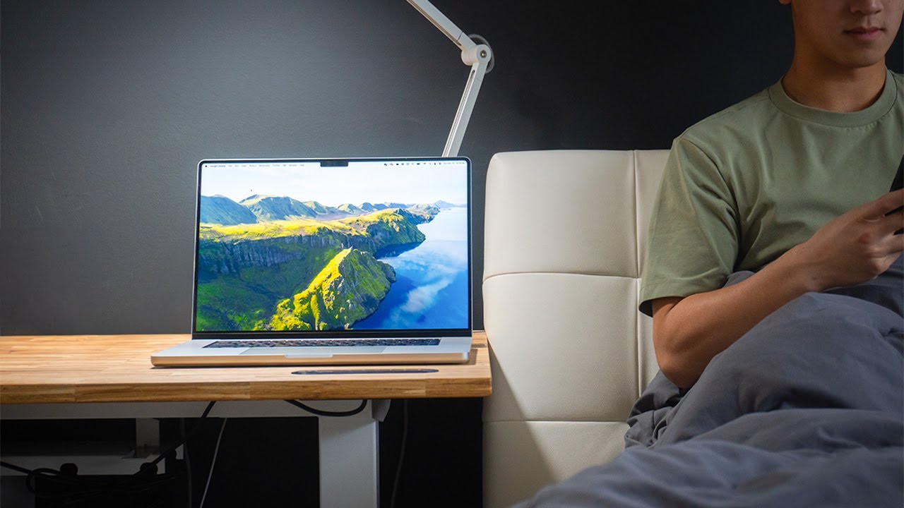 How my Desk Doubles as a Nightstand