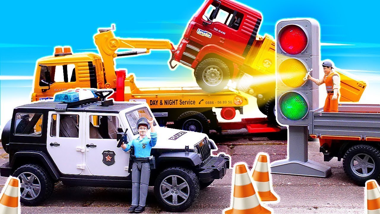 Полицейская машина и авария из-за сломанного светофора! Развивающие мультики про машинки-помощники