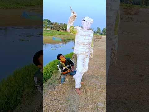 The man killed the cockroach.#villagefunny520 #shorts #funny #comedy #viralvideo #trending