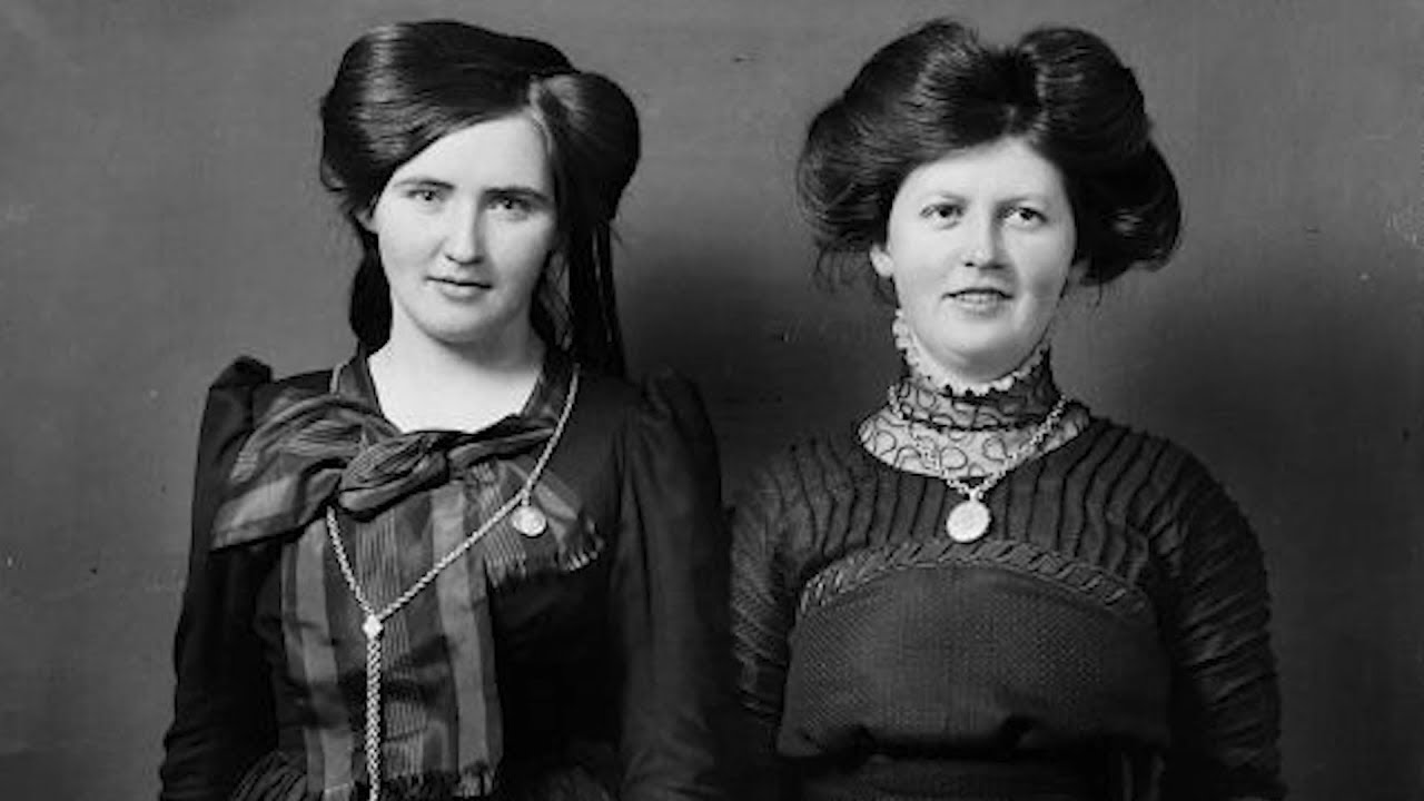 Исландия 20 век одежда. Two woman 1900.