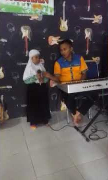 RATU lagi nyanyi