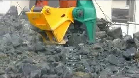 Mechanical pulverizer for excavator used in construction