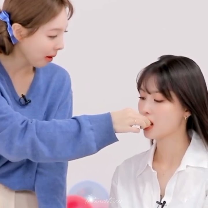 Nayeon never forgets to share her food with Momo š #NaMo