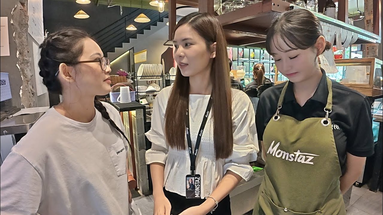 결국 카페 알바생에서 다시 본업으로 돌아갔습니다...