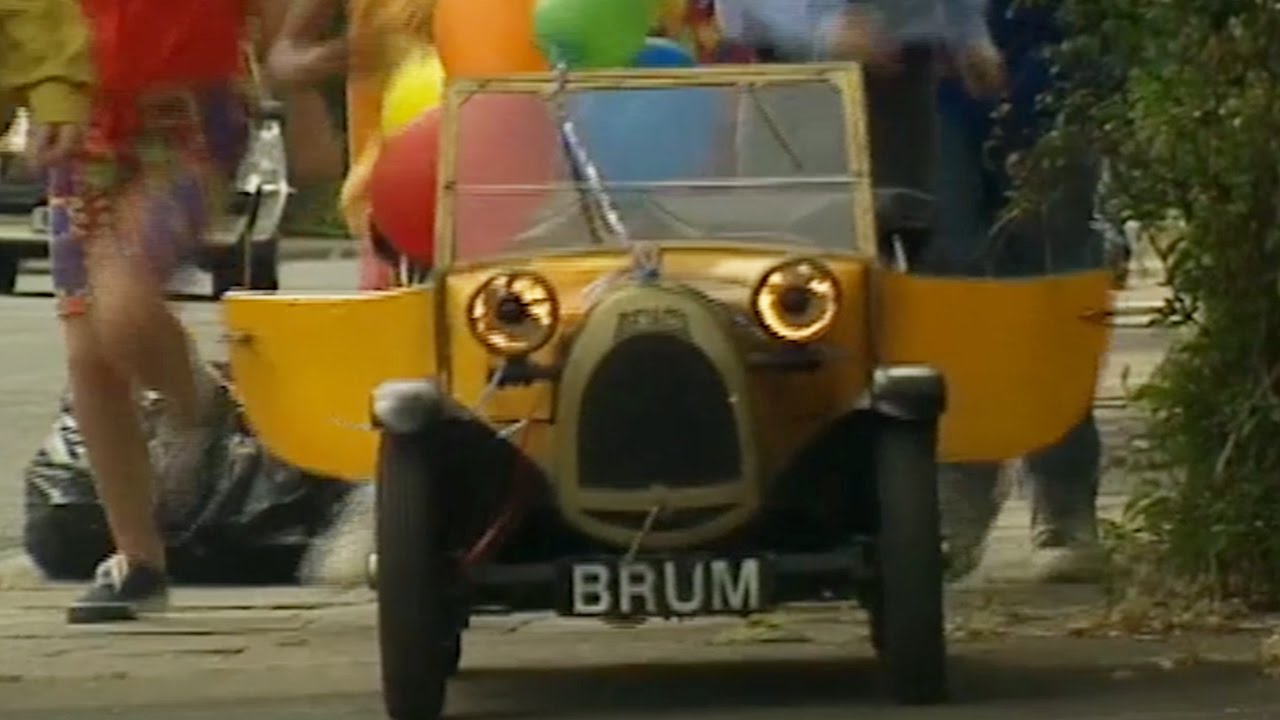 Brum 209 BRUM AND THE STREET PARTY Kids Show Full Episode YouTube