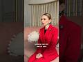 Сын сел маме на шею Сын сел маме на шею