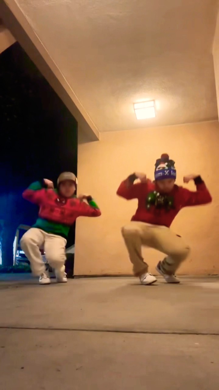 WE HAD TO HIT THIS ONE AGAIN! Dc: @create.every.d4y#foryou #fypシ゚ #dance #twindance #shorts