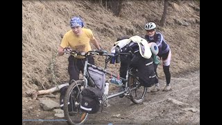 видео: Перевалы, броды, труповозка, тандем, Алтай, грязь/все прелести велопохода в одном видео картинка: Перевалы, броды, труповозка, тандем, Алтай, грязь/все прелести велопохода в одном видео