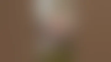ديوث يصور اخته من اجل الشهره 