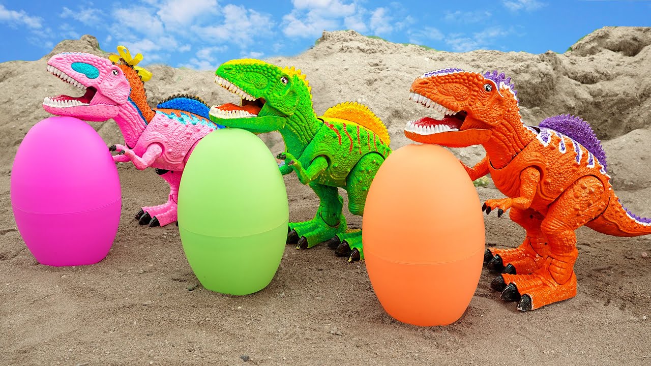 Long-necked dinosaurs for kids find car toy on the beach - ToyTV khủng long đồ chơi