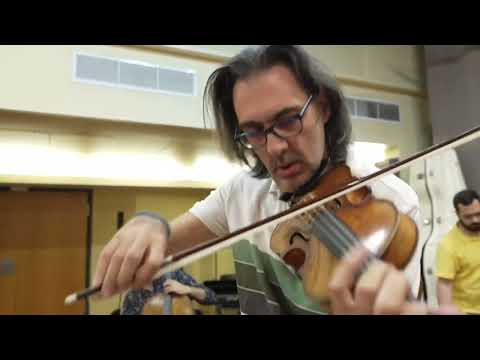 Βίντεο: Είναι πάντα βιολιστής ο κοντσέρτα;