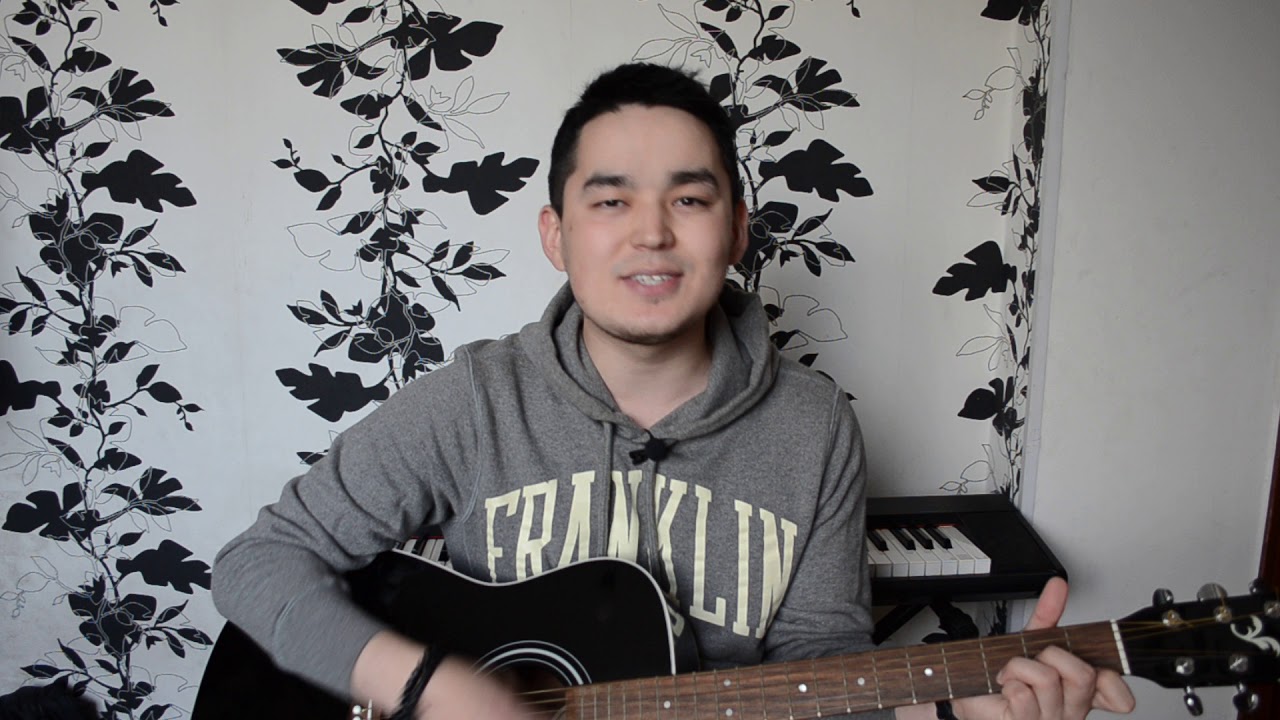 казах поёт на балалайке. берега поет казах. берега поет казах. певец из казахстана ахан отыншиев. казахстанский певец ахан.