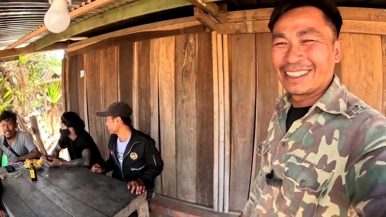 เดินทางขึ้นไปดูกับดักหมูป่า