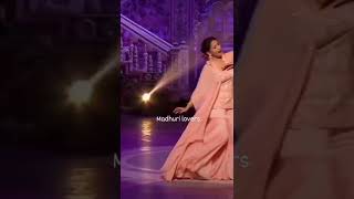 Madhuri Dixit Ki Dance Performance Hoto Me Aisi Baat Song
