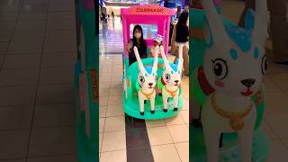 Naik Mobil Skuter Karakter Rusa Kembar Putih Sama Kakak Seru Keliling Dalam Mall