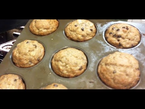 How To Whole Wheat Banana Chocolate Chip Muffins! : Vlog #3