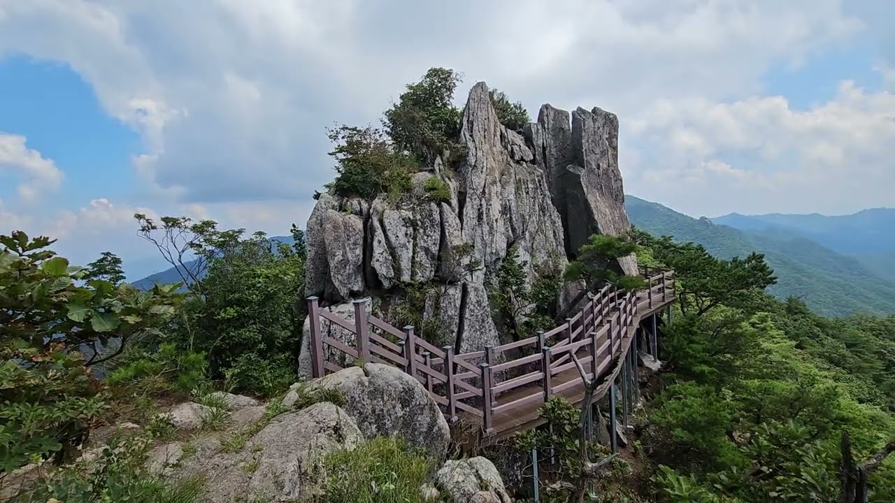 바위 구경삼아 매미소리도 정겹네요 - YouTube 바위 구경삼아 매미소리도 정겹네요