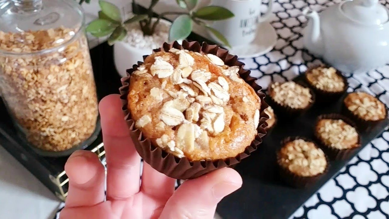 مادلين (مافن) الشوفان بدون سكر محلى  بالتفاح والتمر غني بالمكسرات