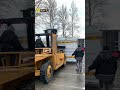 Careful packing and loading of a CARRIER chiller ❄️📦