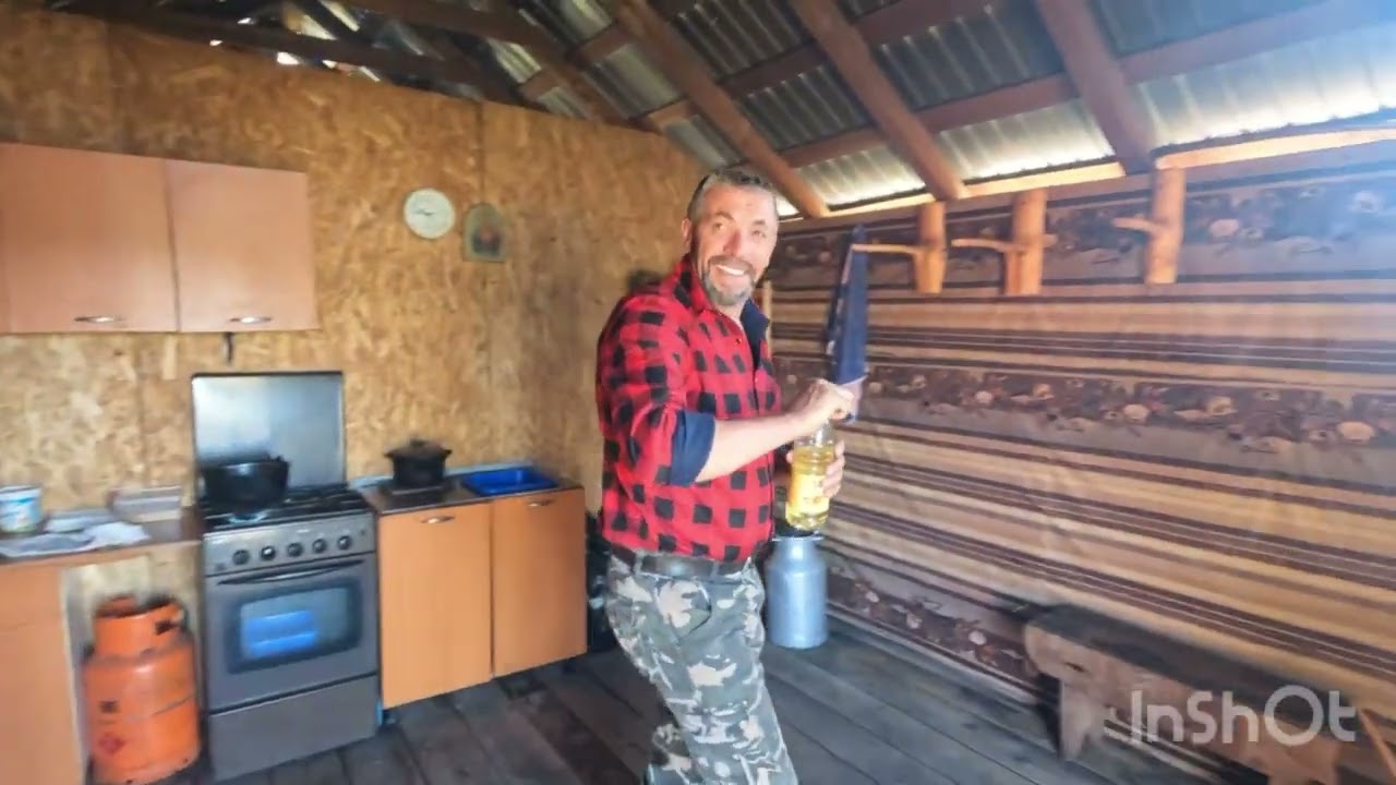 Stana Baciului Cosarca Sorin din Sarmas -Harghita -Baciul Sorin ne face Buls -Bot