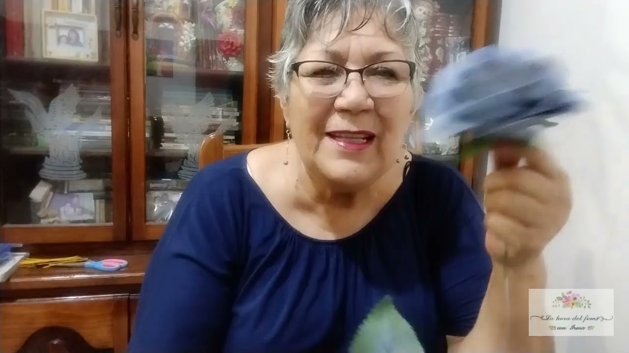 Haciendo rosas con mezclilla reciclada// la hora del fomi con Irma 🌹