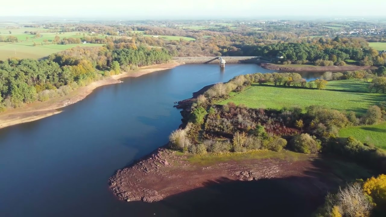 Vol en Bretagne, au dessus du Barrage de la Chèze.