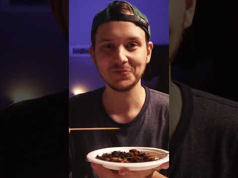 Пробую насекомых в Таиланде!