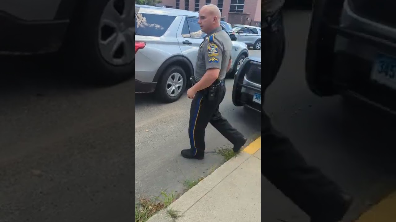 Danielson court and some cops roll up and jump out YouTube