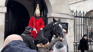 They Are My Parents Guard Tells The Armed Police