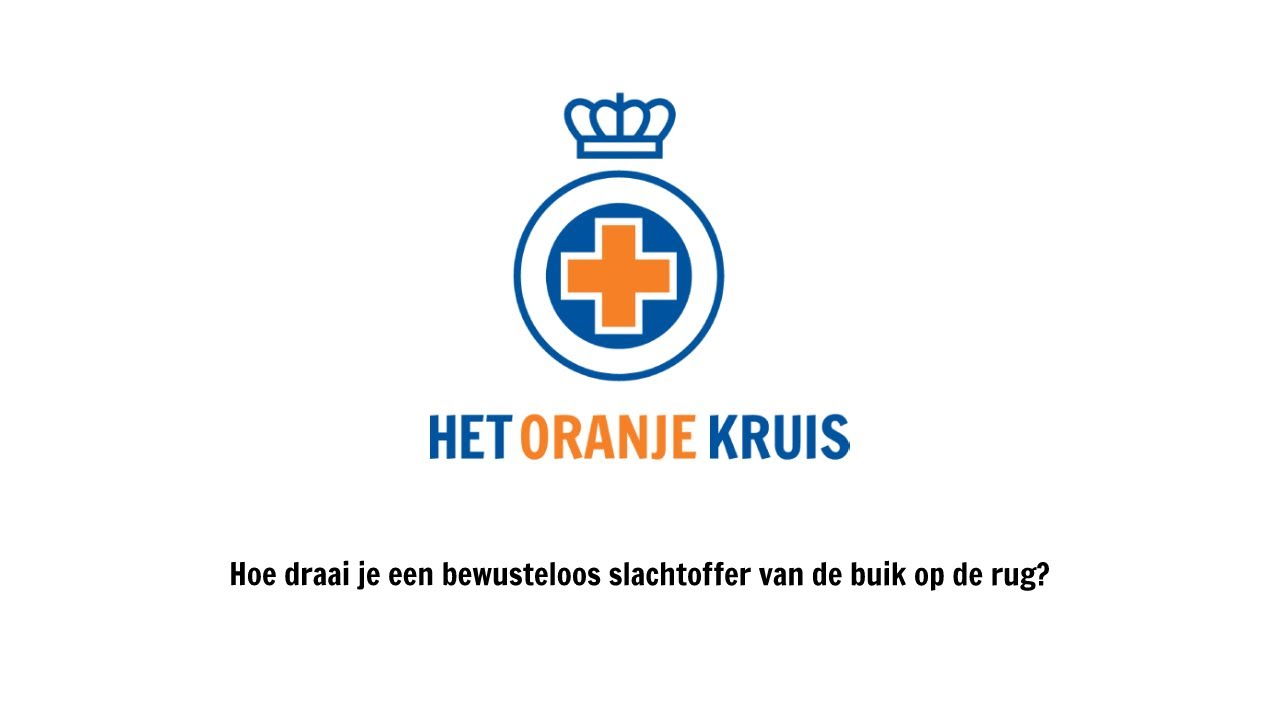 Hoe draai je een bewusteloos slachtoffer van de buik op de rug?