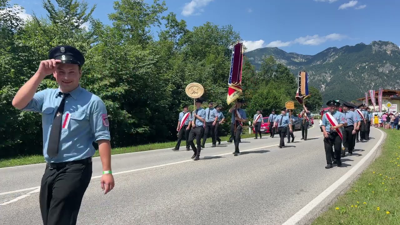 75 Jahre Freiwillige Feuerwehr Winkl 2023 - Festumzug
