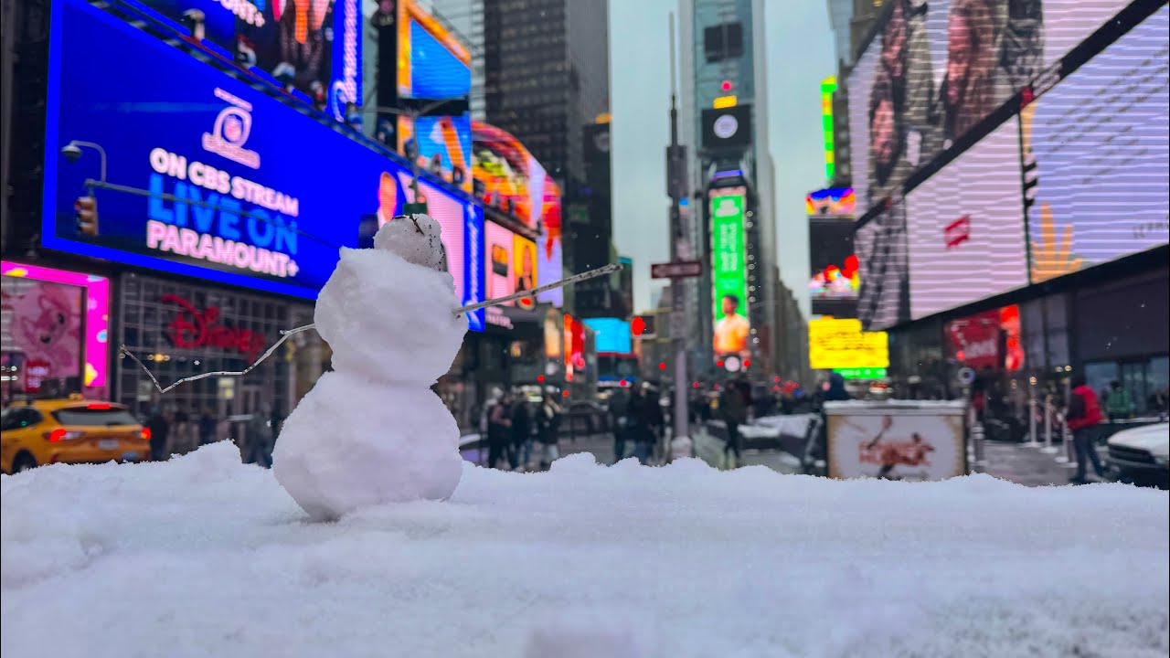 First Snow of 2025 in NYC ️ | Times Square & NYC Walking Tour - YouTube