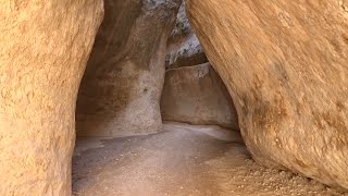 Syria Walking Tour: Maaloula, Syria (2021-09-13) | فج مار تقلا، فج معلولا، سورية