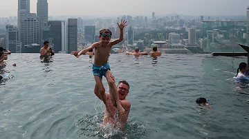 Hotel Pool Jumps Fun - Singapore Holidays - Crazy Roof Pool