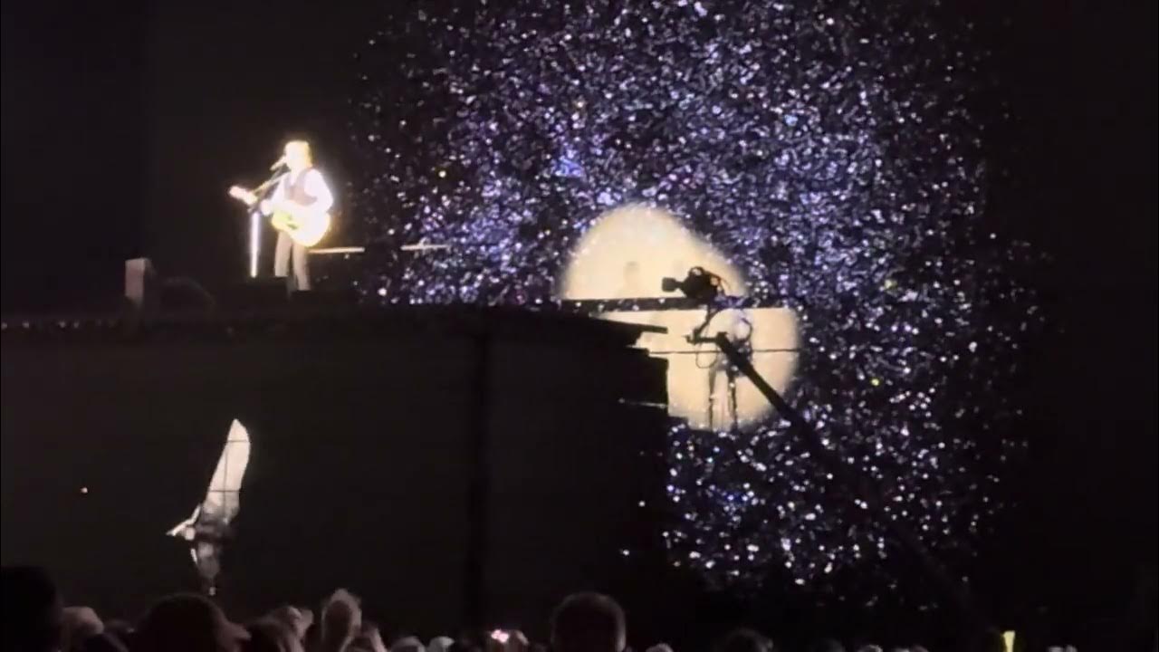 Paul McCartney - Blackbird (live 21OCT23) - YouTube
