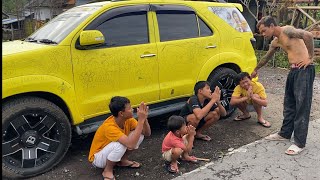 RAMA CORET CORET MOBIL FORTUNER KUNINGNYA SAMPE DIMARAHIN SAMA BAPAKNYA